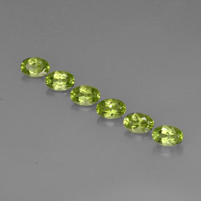 カラットの天然鮮やかな緑ペリドット（6.3×4.2 mm・オーバルカット）