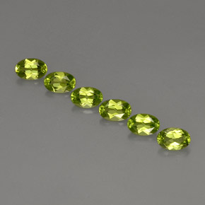 カラットの天然鮮やかな緑ペリドット（6×4.1 mm・オーバルカット）