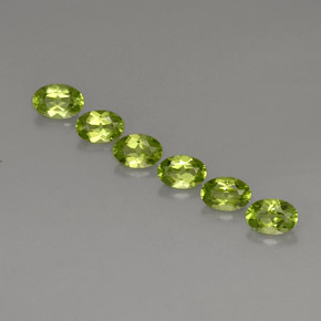 カラットの天然鮮やかな緑ペリドット（6.2×4.2 mm・オーバルカット）
