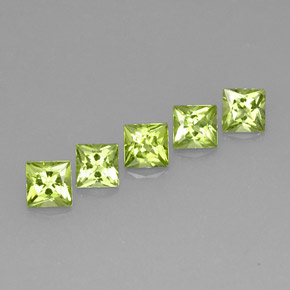 カラットの天然鮮やかな緑ペリドット（5.1×5 mm・四角）