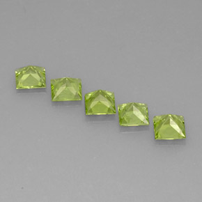 カラットの天然鮮やかな緑ペリドット（5.1×5 mm・四角）