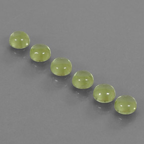 カラットの天然鮮やかな緑ペリドット（4.15 mm・ラウンドカット）