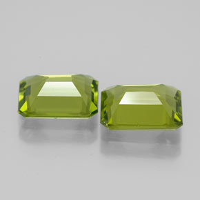 カラットの天然鮮やかな緑ペリドット（9×7 mm・エメラルドカット）