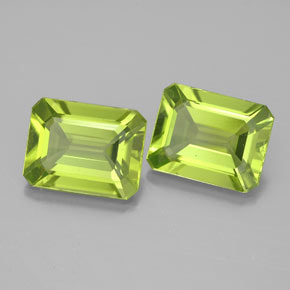 カラットの天然鮮やかな緑ペリドット（9.1×7 mm・エメラルドカット）