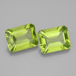 カラットの天然鮮やかな緑ペリドット（9.1×7 mm・エメラルドカット）