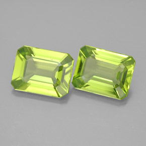 カラットの天然鮮やかな緑ペリドット（9.1×7.1 mm・エメラルドカット）