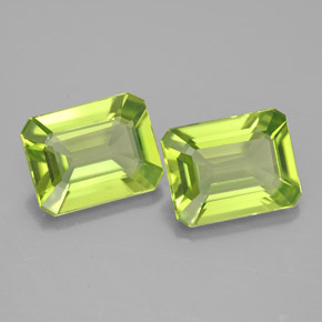 カラットの天然鮮やかな緑ペリドット（9.1×7.1 mm・エメラルドカット）