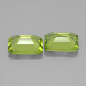 カラットの天然鮮やかな緑ペリドット（9.1×7.1 mm・エメラルドカット）