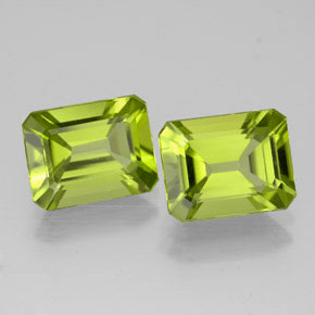 カラットの天然鮮やかな緑ペリドット（9.1×7 mm・エメラルドカット）