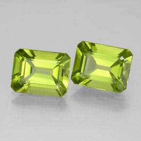カラットの天然鮮やかな緑ペリドット（9.1×7 mm・エメラルドカット）