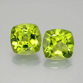 カラットの天然鮮やかな緑ペリドット（8.3×8.2 mm・クッションカット）