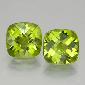 カラットの天然鮮やかな緑ペリドット（9.1×9.1 mm・クッションカット）