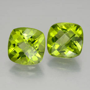 カラットの天然鮮やかな緑ペリドット（9.1×9.1 mm・クッションカット）