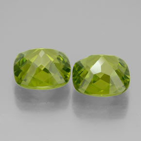 カラットの天然鮮やかな緑ペリドット（8.9×8.8 mm・クッションカット）
