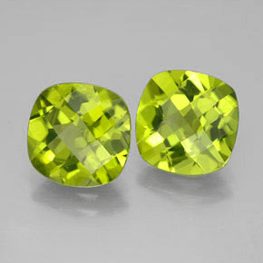 カラットの天然鮮やかな緑ペリドット（8.8×8.7 mm・クッションカット）
