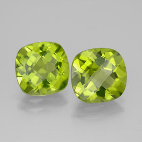 カラットの天然鮮やかな緑ペリドット（8.7×8.4 mm・クッションカット）