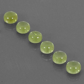 カラットの天然鮮やかな緑ペリドット（4.16 mm・ラウンドカット）