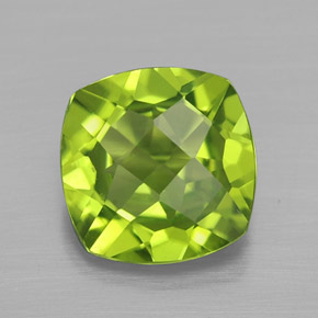 2.50カラットの天然鮮やかな緑ペリドット（8.6×8.6 mm・クッションカット）