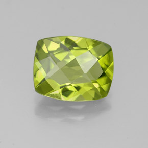 2.50カラットの天然鮮やかな緑ペリドット（9.5×7.6 mm・クッションカット）