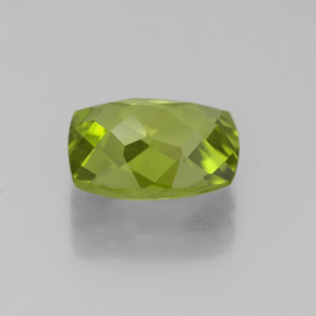 2.50カラットの天然鮮やかな緑ペリドット（9.5×7.6 mm・クッションカット）