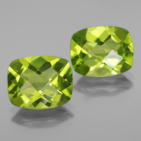 カラットの天然鮮やかな緑ペリドット（10.1×8.1 mm・クッションカット）