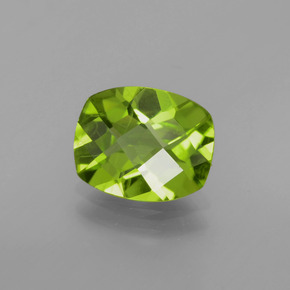 2.49カラットの天然鮮やかな緑ペリドット（9.9×8 mm・クッションカット）