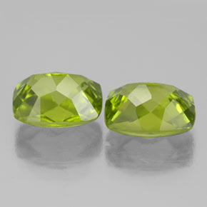 カラットの天然鮮やかな緑ペリドット（10.1×8.1 mm・クッションカット）