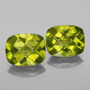 カラットの天然鮮やかな緑ペリドット（10.1×8 mm・クッションカット）