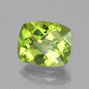 2.99カラットの天然鮮やかな緑ペリドット（9.9×8.1 mm・クッションカット）