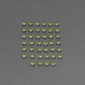カラットの天然鮮やかな緑ペリドット（2.01 mm・ラウンドカット）