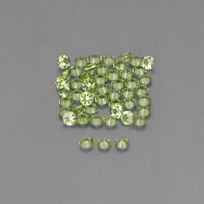 カラットの天然鮮やかな緑ペリドット（2.01 mm・ラウンドカット）