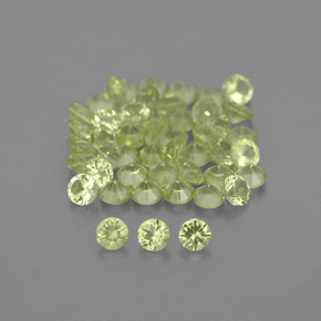 カラットの天然鮮やかな緑ペリドット（2.15 mm・ラウンドカット）
