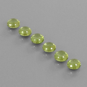 カラットの天然鮮やかな緑ペリドット（4.67 mm・ラウンドカット）