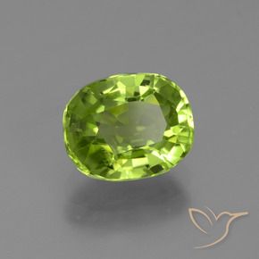 2.40カラットの天然鮮やかな緑ペリドット（8.8×7.1 mm・オーバルカット）