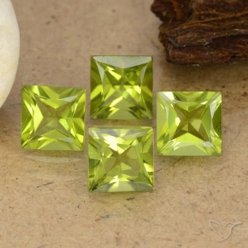 Shop natural 2.72ct ミディアムグリーン ペリドット gems, 四角形, from 中国 at GemSelect. In stock, global shipping!