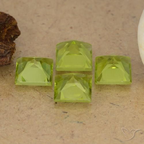 Shop natural 2.72ct ミディアムグリーン ペリドット gems, 四角形, from 中国 at GemSelect. In stock, global shipping!