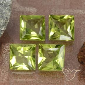 Shop natural 2.85ct ミディアムグリーン ペリドット gems, 四角形, from 中国 at GemSelect. In stock, global shipping!