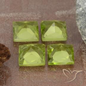 Shop natural 2.85ct ミディアムグリーン ペリドット gems, 四角形, from 中国 at GemSelect. In stock, global shipping!