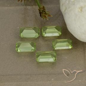 Shop natural 2.44ct ライブリーグリーン ペリドット gems, 八角形 / エメラルドカット, from 中国 at GemSelect. In stock, global shipping!