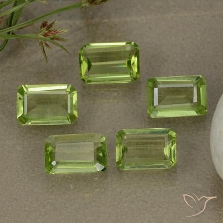 Shop natural 2.66ct 薄いライブリーグリーン ペリドット gems, 八角形 / エメラルドカット, from 中国 at GemSelect. In stock, global shipping!