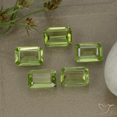 Shop natural 2.66ct 薄いライブリーグリーン ペリドット gems, 八角形 / エメラルドカット, from 中国 at GemSelect. In stock, global shipping!