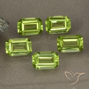 Shop natural 2.68ct ミディアムグリーン ペリドット gems, 八角形 / エメラルドカット, from 中国 at GemSelect. In stock, global shipping!