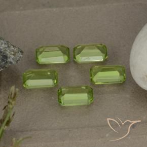 Shop natural 2.68ct ミディアムグリーン ペリドット gems, 八角形 / エメラルドカット, from 中国 at GemSelect. In stock, global shipping!
