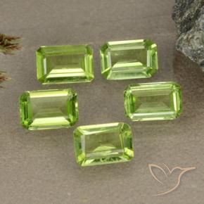 Shop natural 2.45ct ライブリーグリーン ペリドット gems, 八角形 / エメラルドカット, from 中国 at GemSelect. In stock, global shipping!