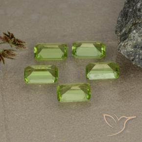 Shop natural 2.45ct ライブリーグリーン ペリドット gems, 八角形 / エメラルドカット, from 中国 at GemSelect. In stock, global shipping!