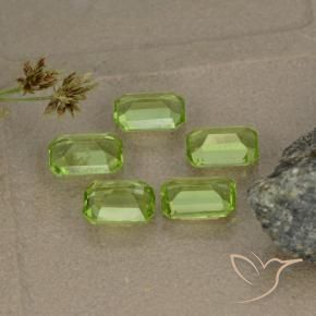 Shop natural 2.37ct ミディアムグリーン ペリドット gems, 八角形 / エメラルドカット, from 中国 at GemSelect. In stock, global shipping!