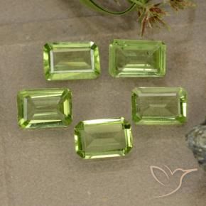 Shop natural 2.02ct 薄いライブリーグリーン ペリドット gems, 八角形 / エメラルドカット, from 中国 at GemSelect. In stock, global shipping!