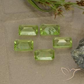 Shop natural 2.02ct 薄いライブリーグリーン ペリドット gems, 八角形 / エメラルドカット, from 中国 at GemSelect. In stock, global shipping!