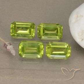 Shop natural 2.56ct ミディアムグリーン ペリドット gems, 八角形 / エメラルドカット, from 中国 at GemSelect. In stock, global shipping!