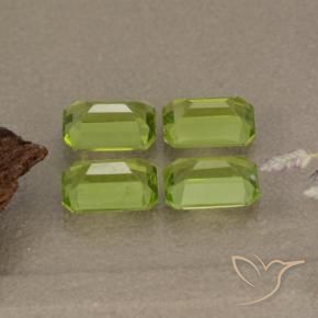 Shop natural 2.54ct ライブリーグリーン ペリドット gems, 八角形 / エメラルドカット, from 中国 at GemSelect. In stock, global shipping!